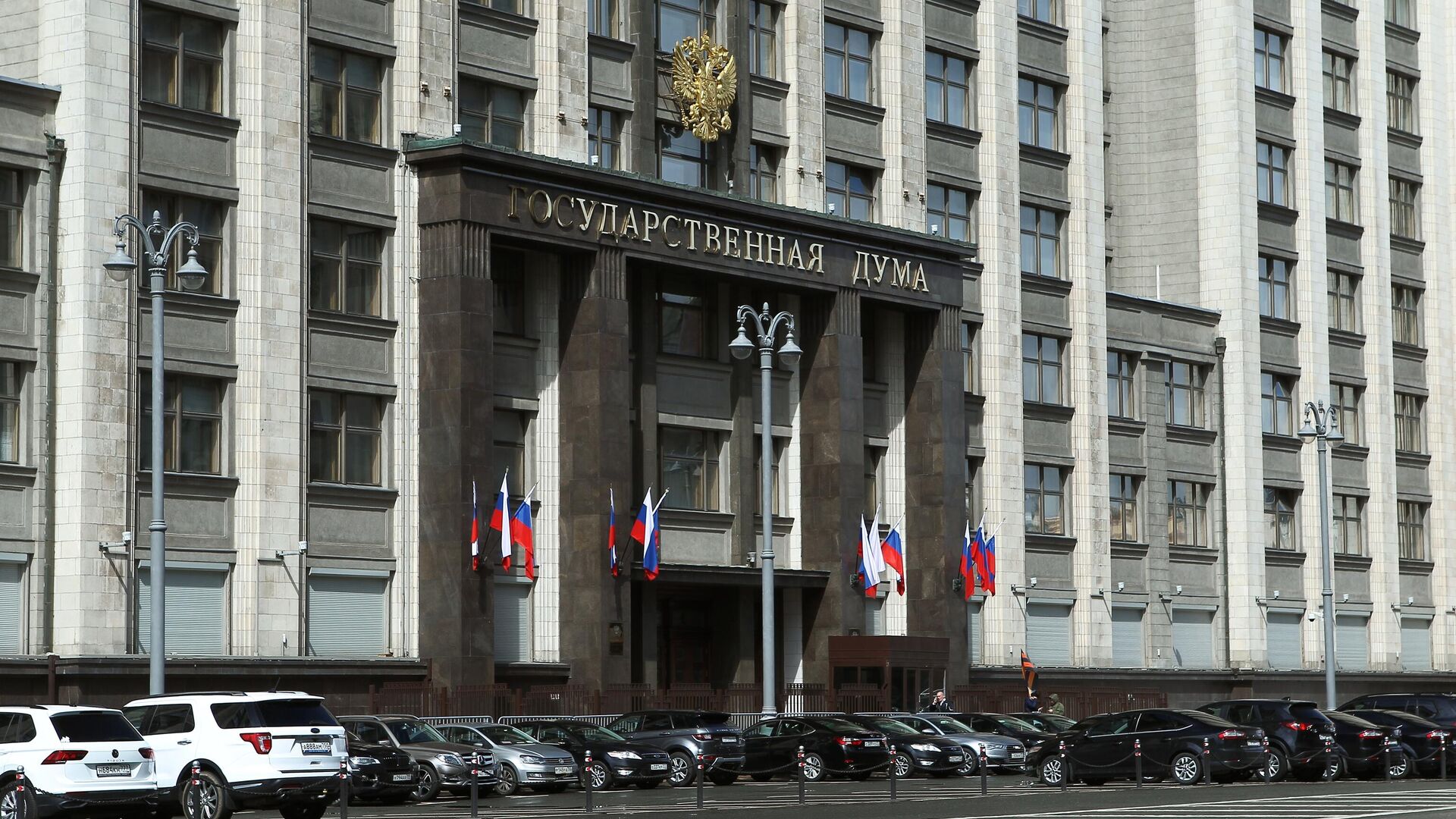 В ГД предложат ограничить зарплаты руководства в организациях с госучастием